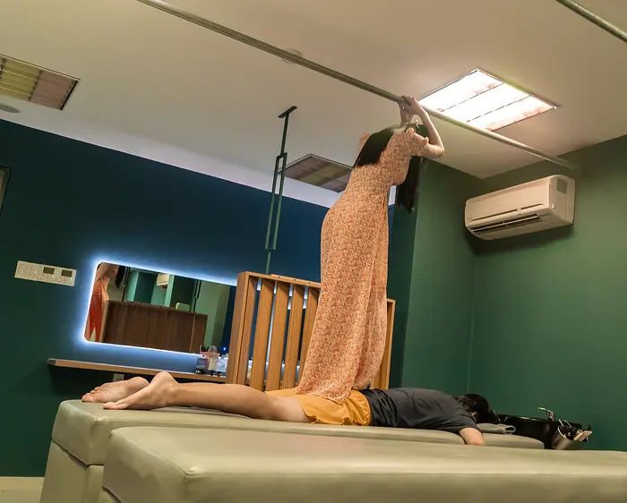 男性専門理髪店！ベトナム式バーバーVIPマッサージ店