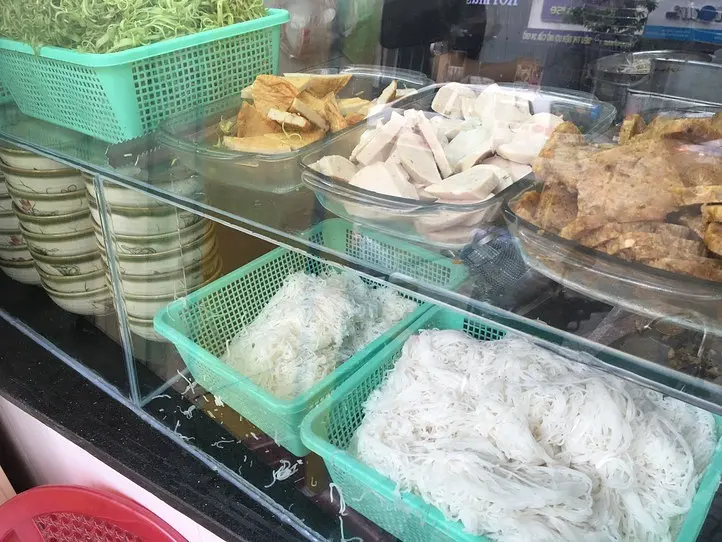 ローカル麺料理「ブンリュー」を食べよう！　~「Bun Riu Cua Oc」