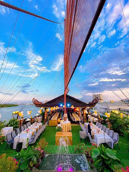 サイゴン川ディナークルーズ