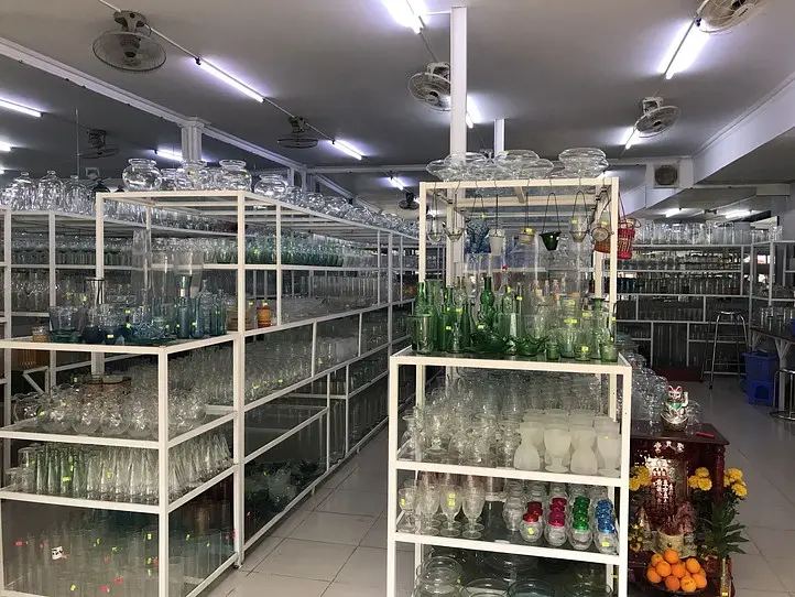 ホーチミンのガラス専門店で掘り出し物を探そう！日々の生活に美しさを見出す〜Govap Glass