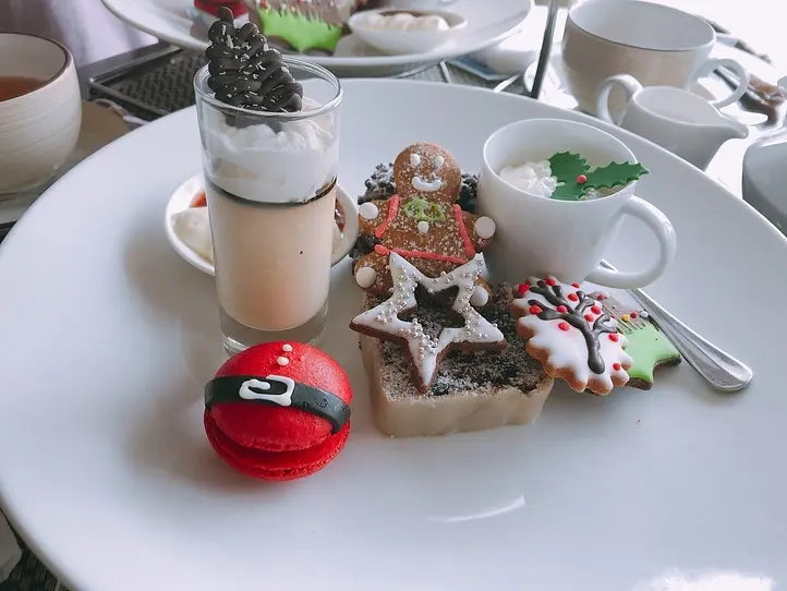 真夏のクリスマスを楽しむ！カラベルホテルの期間限定クリスマスハイティー