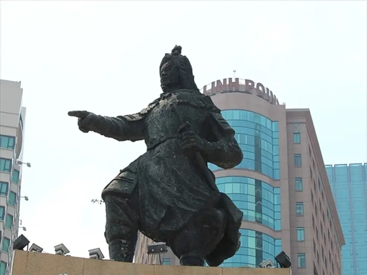 チャンフンダオ像