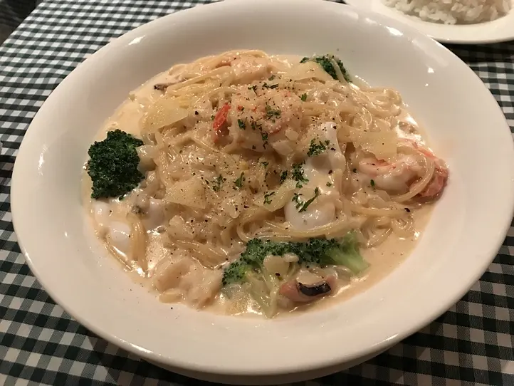 まるで日本の洋食屋さん！種類豊富なサラダバーも楽しめるお店~birdie club