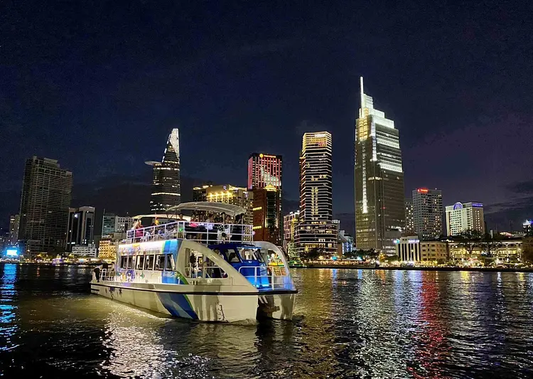 サイゴン川観光クルーズチケット (Sky Seat）