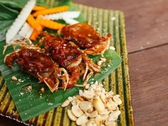 雰囲気はロッジ。素朴なベトナム南部の家庭料理を味わう