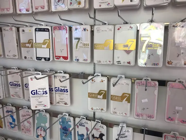 可愛いiPhoneケースを買うなら、Nguyen Trai 通りの専門店がおすすめ