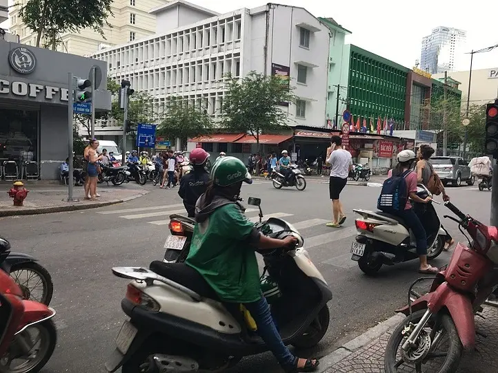 覚えておけば怖くない!?ホーチミンでの道の渡り方