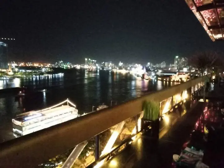 サイゴン川沿いの夜景が綺麗なルーフトップバー～M bar(エムバー)～