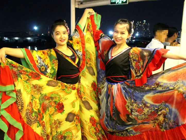 ホーチミンの夜、ナイトツアーの定番！水上人形劇＆ディナークルーズの２大スポットがセットに！