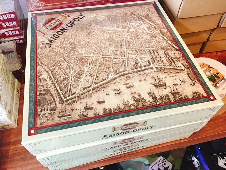 プロパガンダアートをお土産にしよう！　～「Saigon kitsch」（サイゴン・キッチュ）～