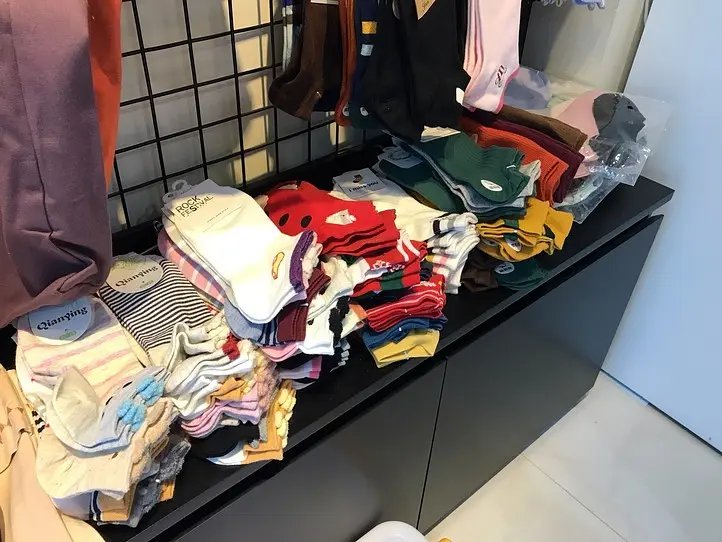 タンソンニャット空港近くの裏路地でゲット！コスパ抜群のアクセサリー専門店〜Boo Storie