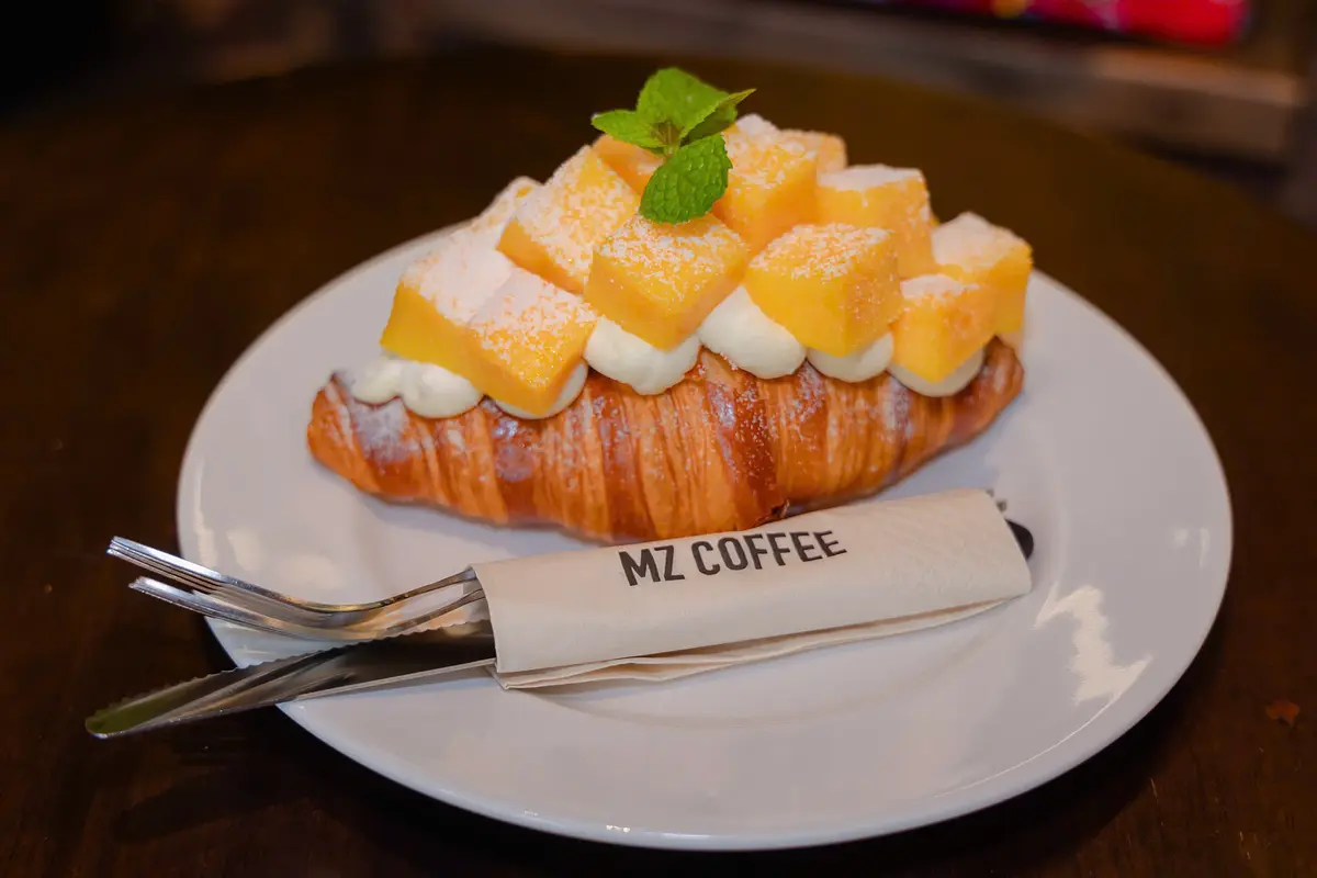 アオザイでベトナム気分満喫！ホーチミンの人気フォトジェニックカフェ【MZ Coffee】