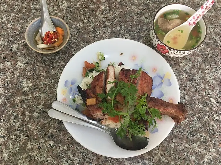 がっつりコムタムを食べたいなら!「Nguyen Van Cu」