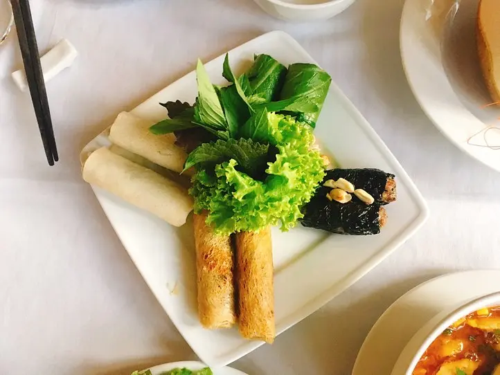 高級ベトナム料理レストラン「テンプル・クラブ」でディナーを