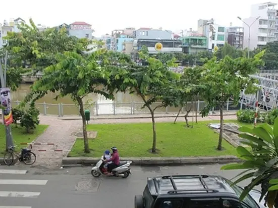コーヒーに旅情緒を映す。観光の合間に