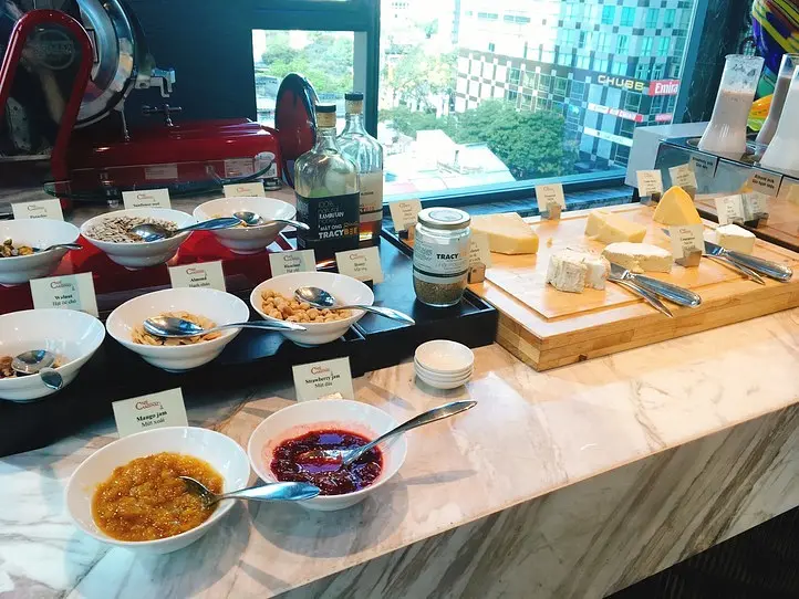 6つ星ホテル「ザ・レヴェリー・サイゴン」で朝食ビュッフェを