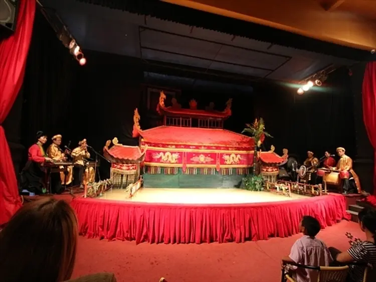 ロンヴァン水上人形劇