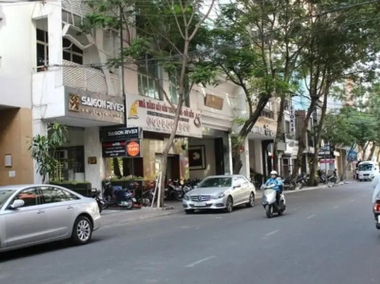 コンカフェ（マックチブオイ通り店）