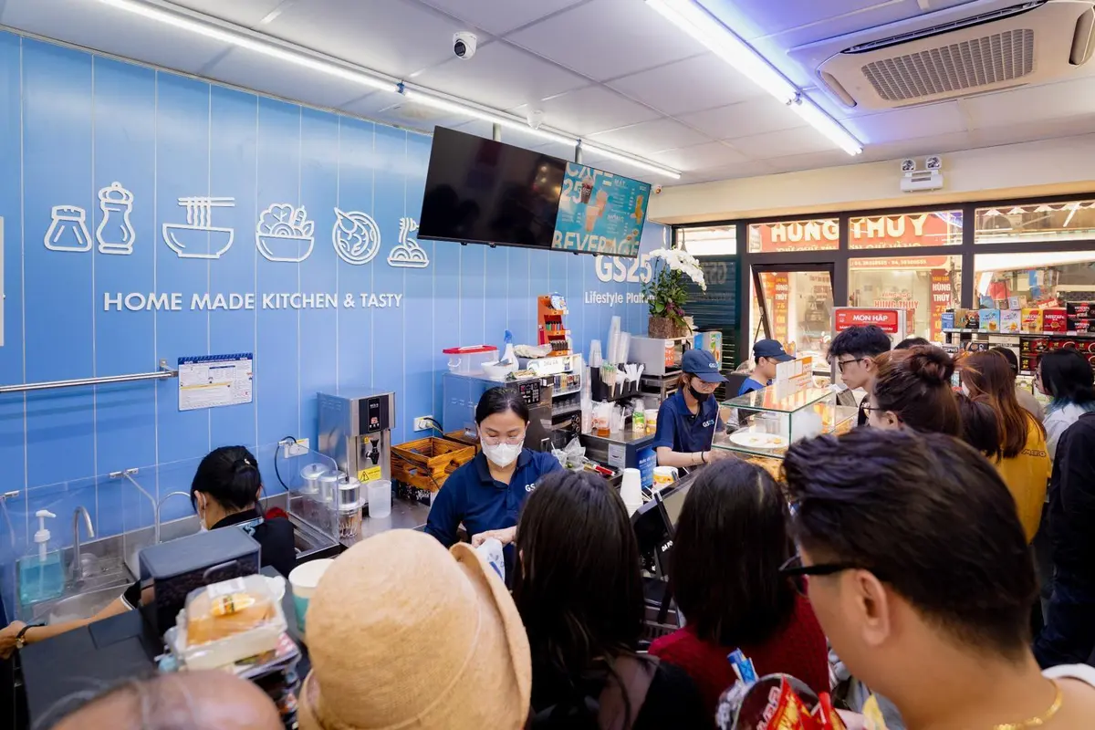 ベトナムのコンビニには、なぜイスとテーブルがあるの？