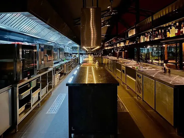 ソル キッチン&バー