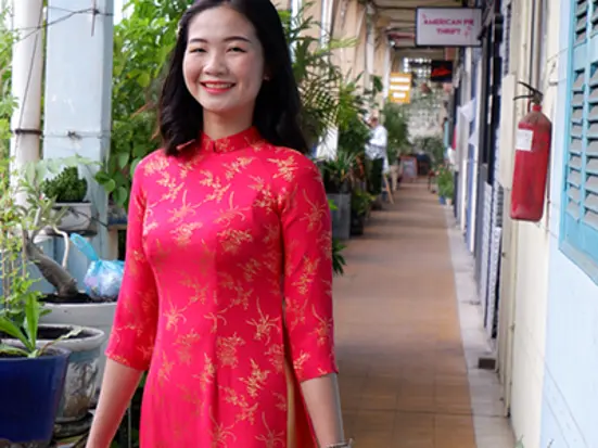 デラックスパック２（アオザイ3枚スタジオ撮影、ヘアメイク付き、アオザイレンタル）