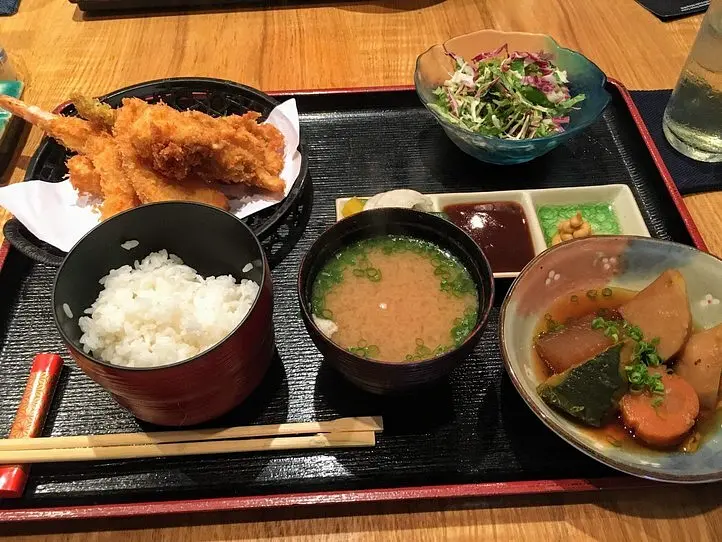 ホーチミン駐在員御用達のK-Cafeで和食ランチは如何でしょうか？