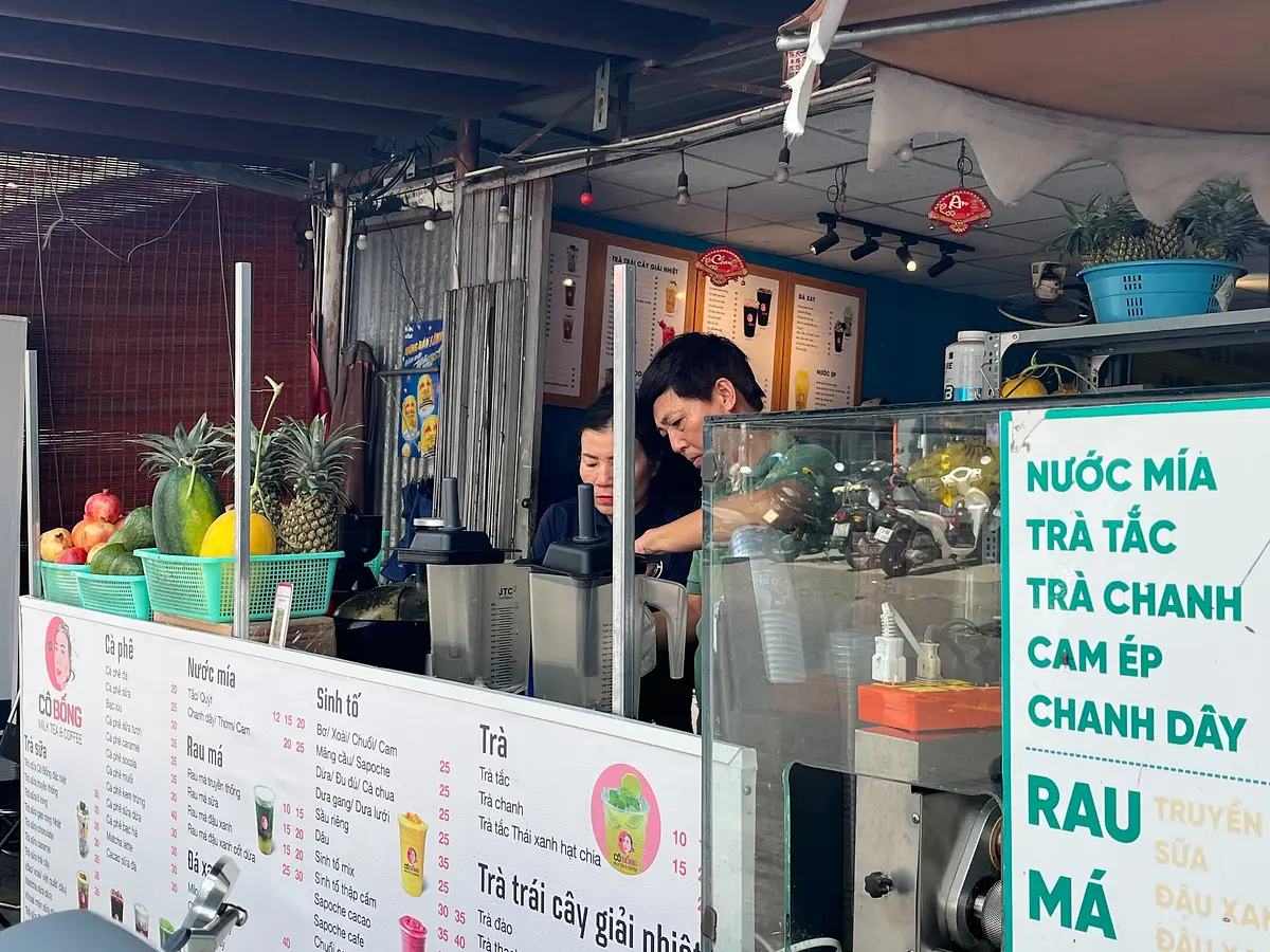 ホーチミンで何飲む？   おすすめドリンク完全ガイド   ――ベトナムの日常を味わうローカルドリンク図鑑――