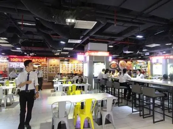 地下フードコート（ビンコムセンター）