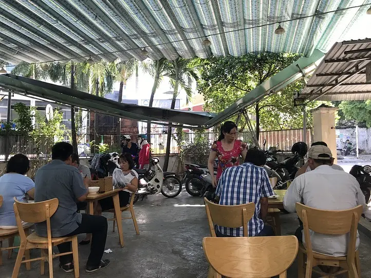 具と麺をカスタマイズ！タオディエン地区で食べるおいしい麺朝食