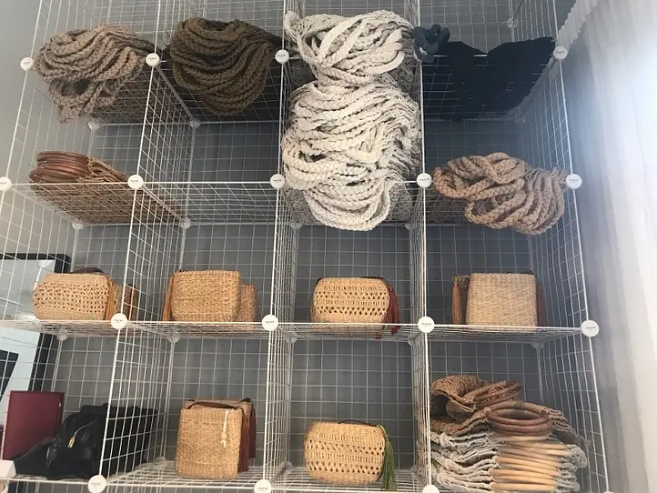 プレゼントやお土産にも最適！シンプルなデザインのトートバッグが手に入る~The E.Y.E Saigon