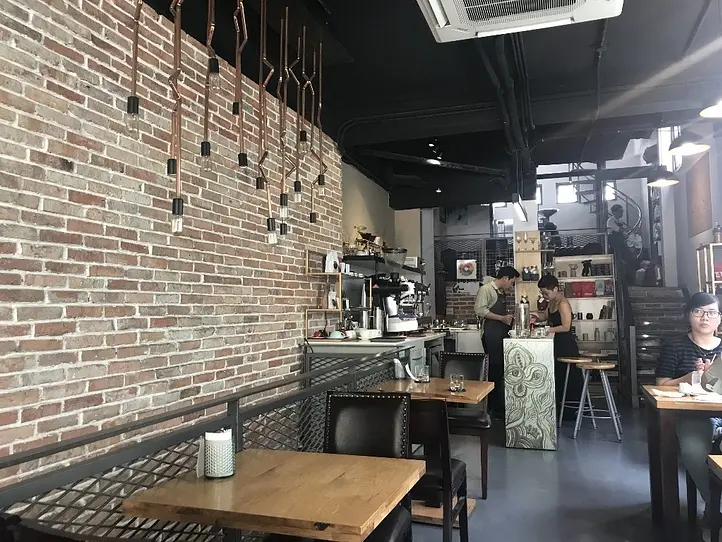 穴場カフェで美味しいコーヒーとカヌレを楽しもう～96B Experiment