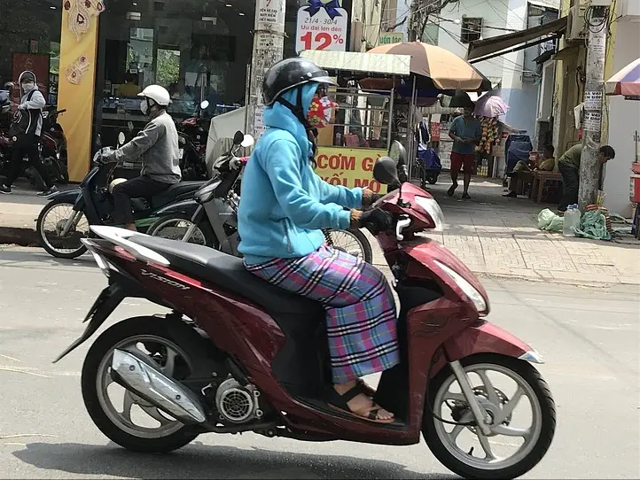 ホーチミンの紫外線対策にUVカットパーカー