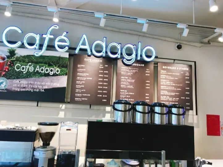 5区散策の休憩に！オシャレなPARIS BAGUETTE Cafe