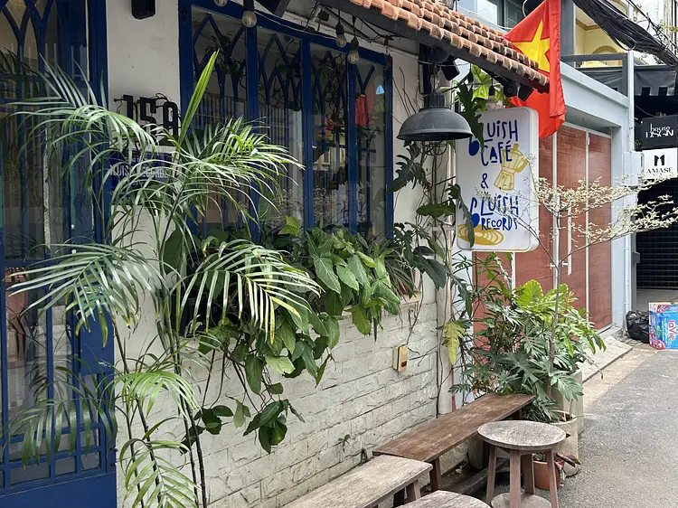 ブルーイッシュ・カフェ