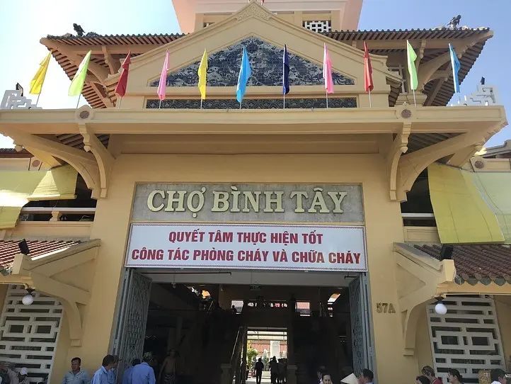 ホーチミンの中華街「チョロン」地区で掘り出し物のお土産探し！