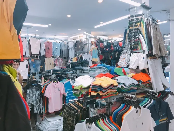 バラマキ土産ならココ！なんでも揃うお土産屋さん～Lucky Plaza