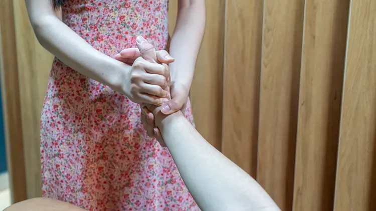 男性専門理髪店！ベトナム式バーバーVIPマッサージ店