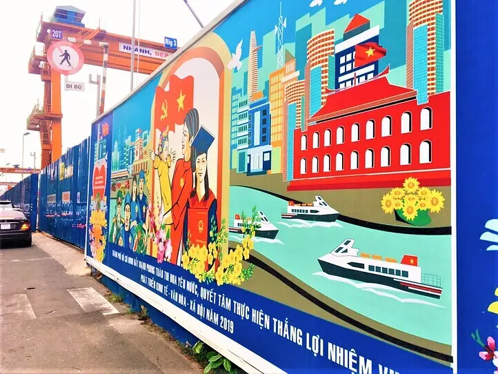 プロパガンダポスターをテーマにしたフォトジェニックなレストラン~「PROPAGANDA（プロパガンダ）」