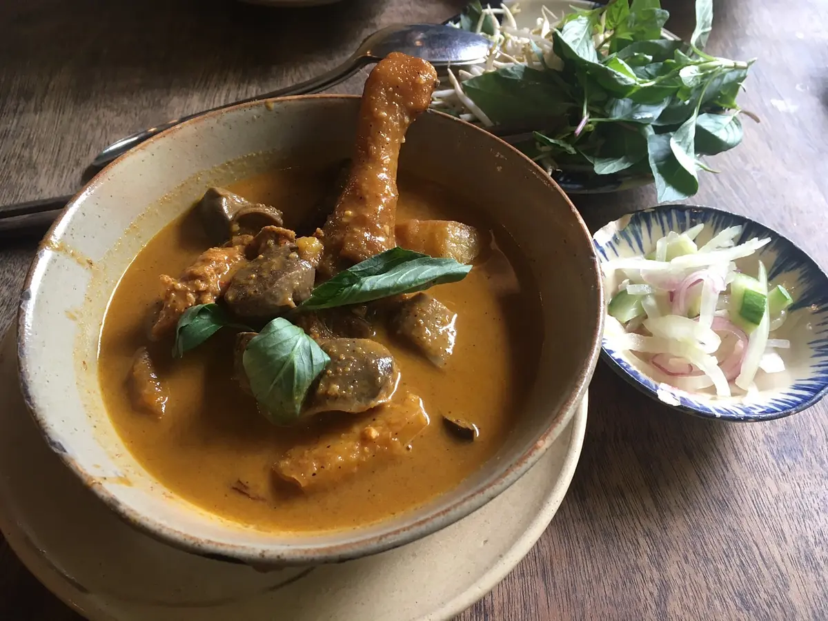 ベトナムカレー？　ベトナム風たこ焼き？　ちょっとマイナーなベトナム料理を食べてみよう