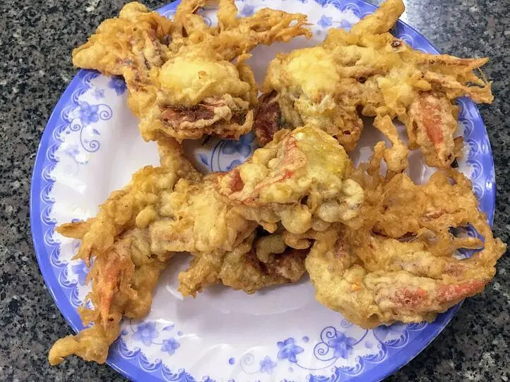 有名カニ料理専門店食べ比べ！～94 Thuy(94トゥイー)＆Quan 94(クアン94)～