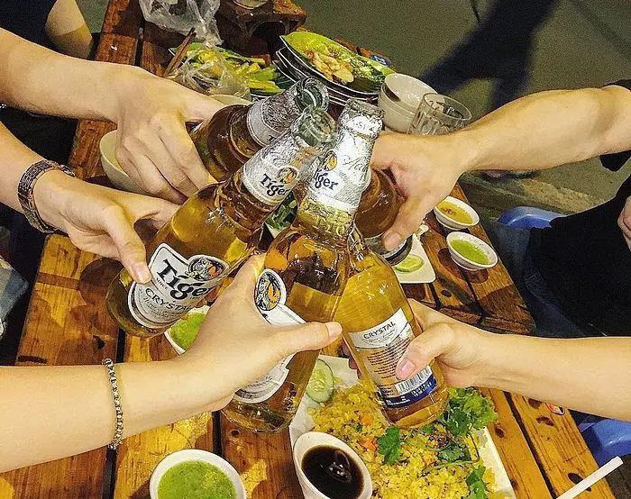 「1、2、3 Dzô（モッ・ハイ・バー・ゾー）」とは？ サイゴンならではの「乾杯の掛け声」文化を解説