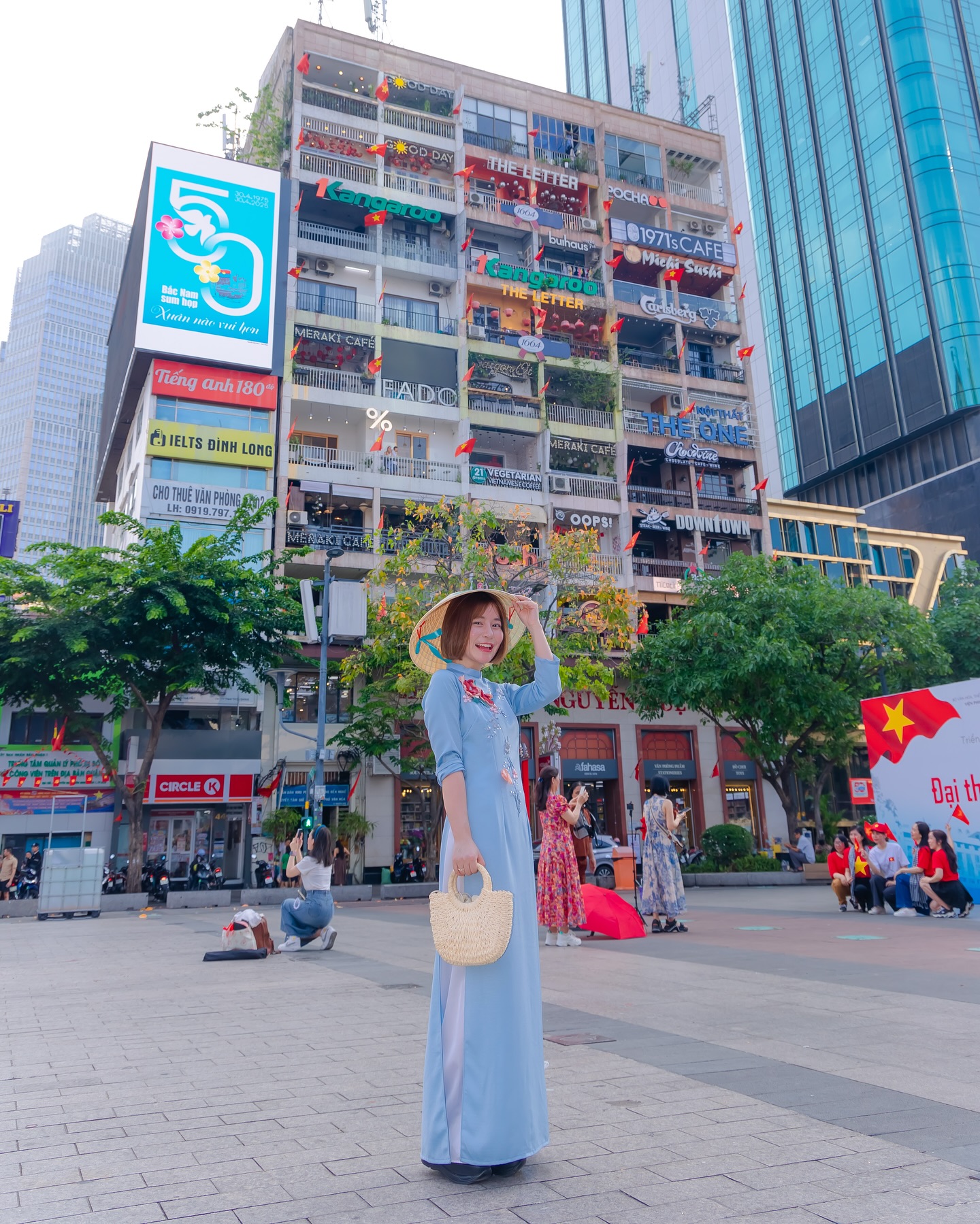 ホーチミン市内　フォトジェニックスポットでプロの写真家があなたを撮影 ウォーキングツアー＜アオザイ付き！プラン＞