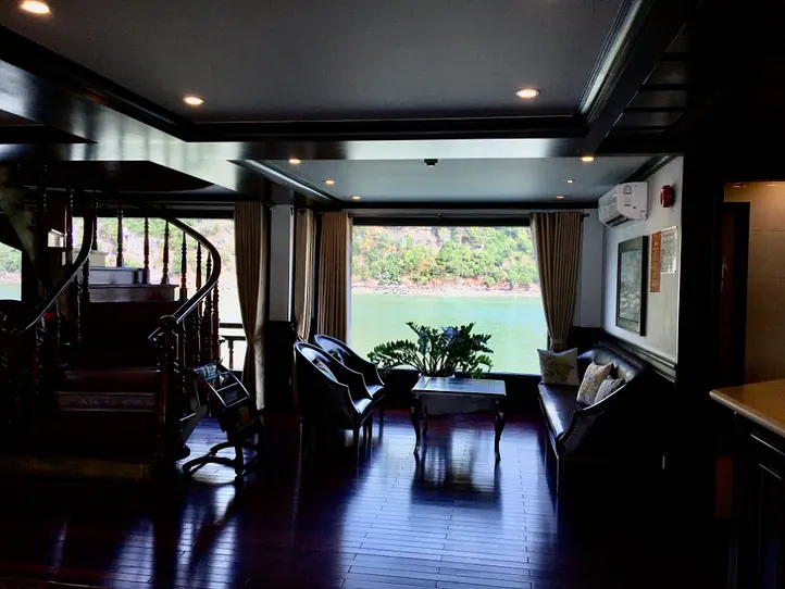 【週末特集】船で一泊 ハロン湾クルーズに行ってみました。