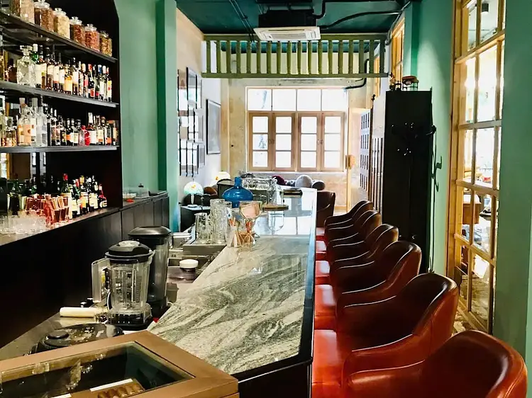 コヘイス・バー – カクテルズ＆タパス