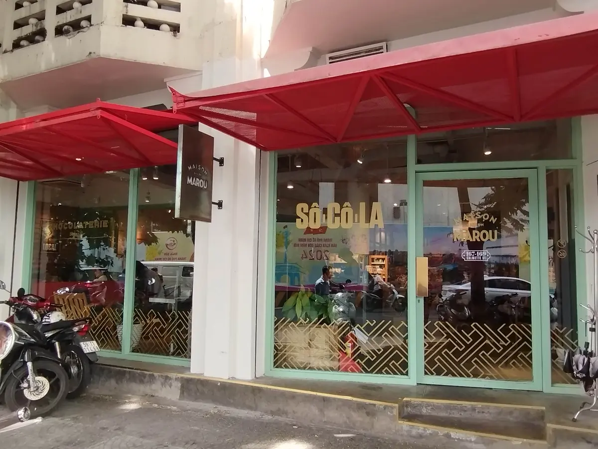 ベンタイン市場から２分歩いて芸術とローカルグルメに出会う