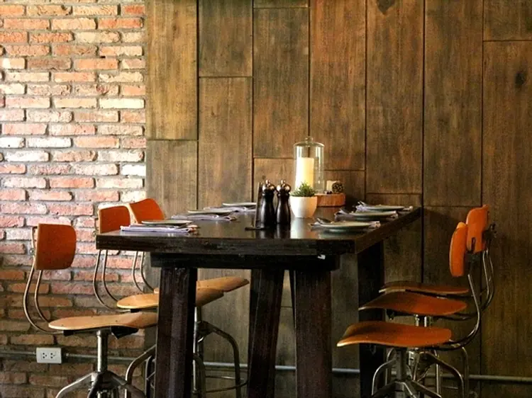 アーバン・キッチン・バー