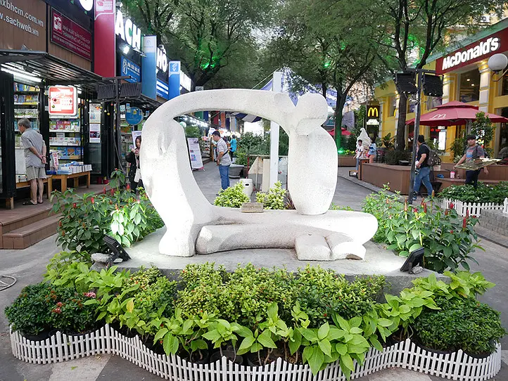 ホーチミン観光の合間に立ち寄れる『ブックストリート』