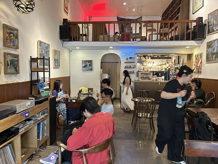 ブルーイッシュ・カフェ