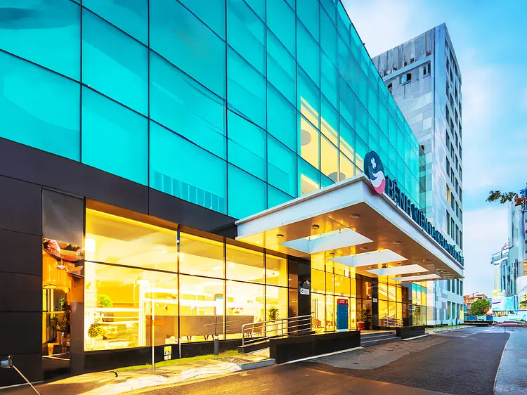 ラッフルズメディカル専門医外来 (AIHアメリカンインターナショナル病院3階)