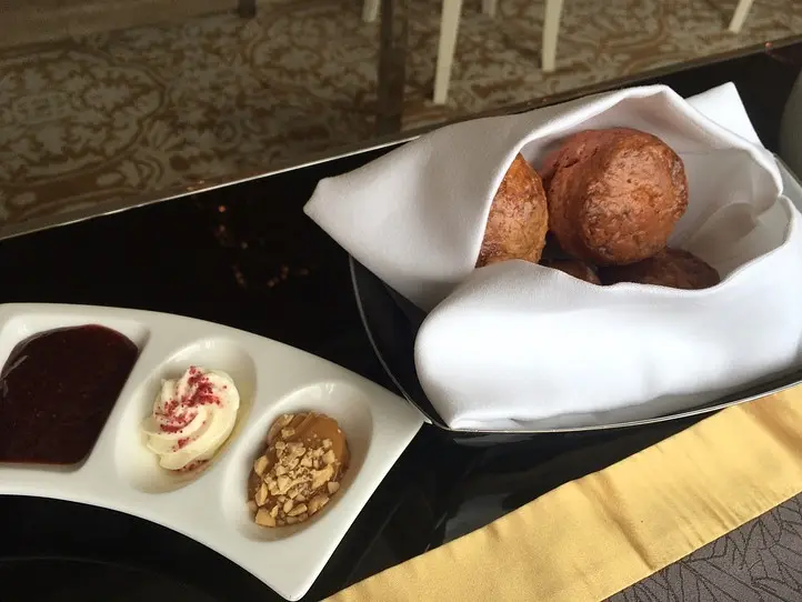 ホーチミンの一等地、ドンコイ通りに佇む超高級ホテル「ザ・レヴェリー・サイゴン」